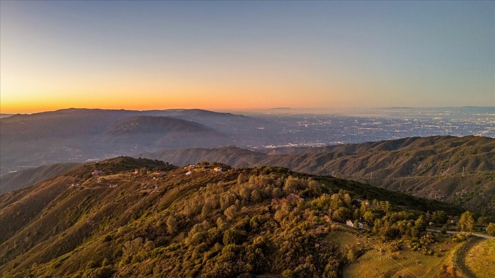15880 Soda Springs Rd, Los Gatos, CA for sale - Primary Photo - Image 1 of 92