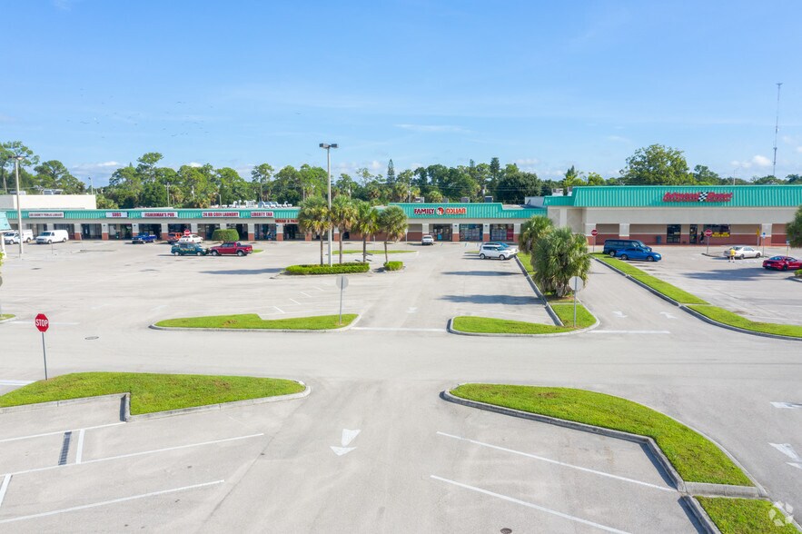 10-70 NE Pine Island Rd, North Fort Myers, FL for lease - Building Photo - Image 3 of 5