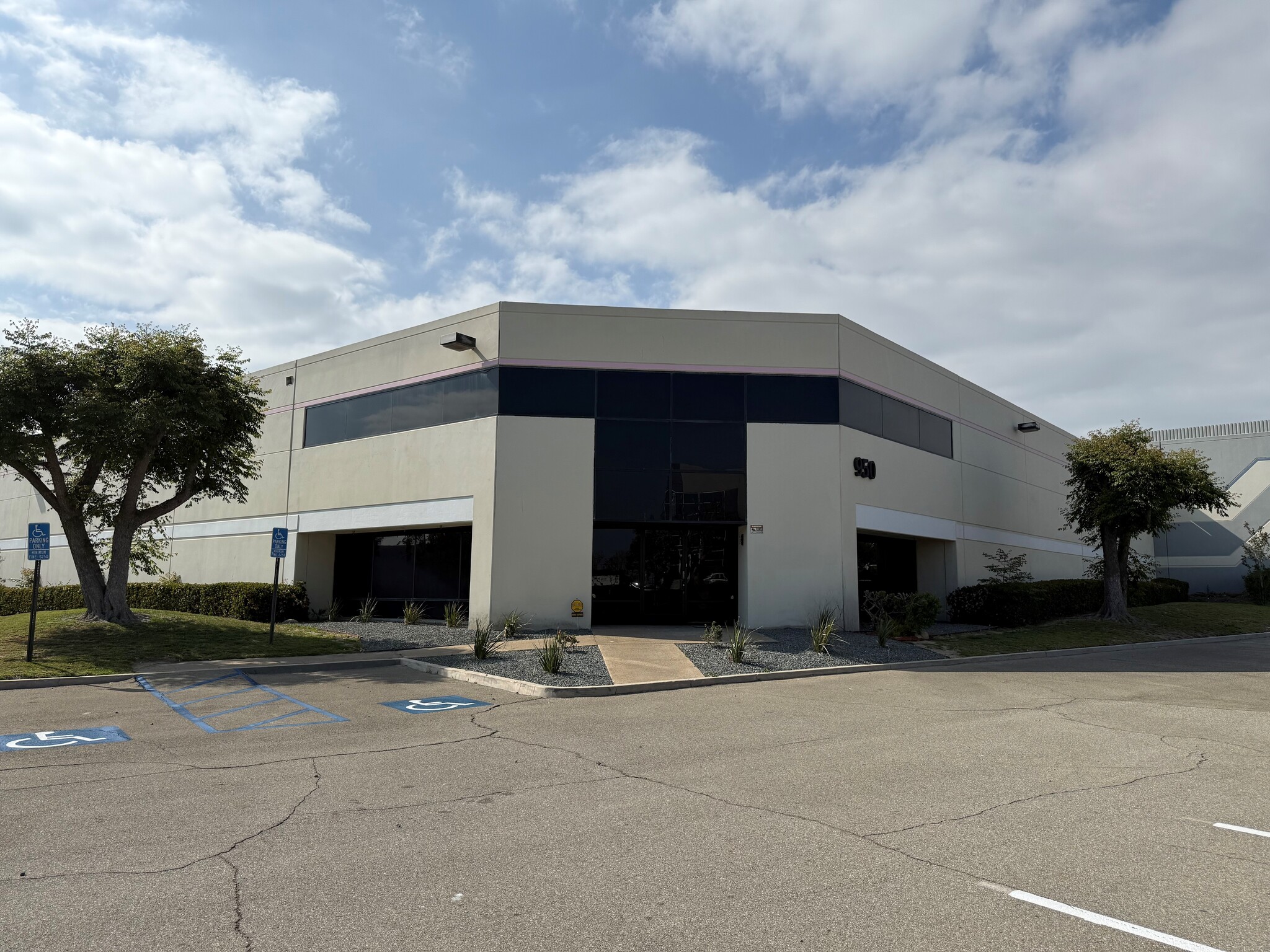 950 S Wanamaker Ave, Ontario, CA for lease Building Photo- Image 1 of 5