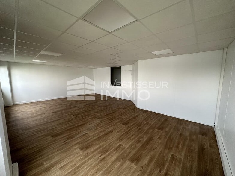 Office in Champlan for lease - Interior Photo - Image 2 of 6