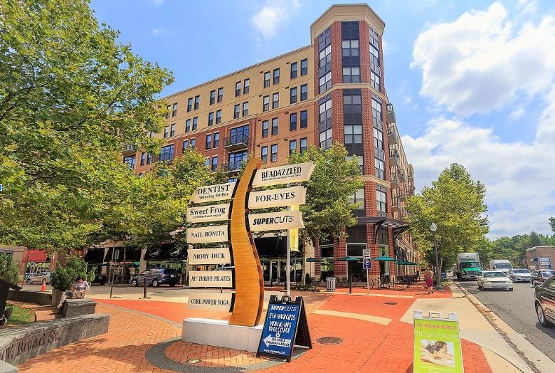 444 W Broad St, Falls Church, VA for lease - Building Photo - Image 1 of 6