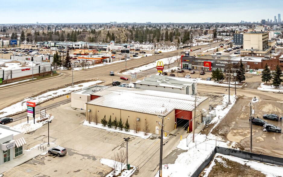16815 Stony Plain Rd NW, Edmonton, AB à vendre - Photo principale - Image 1 de 2