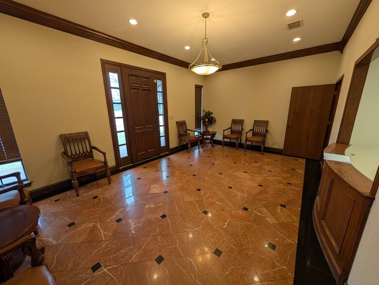 3640 W Waco Dr, Waco, TX for lease - Building Photo - Image 3 of 12