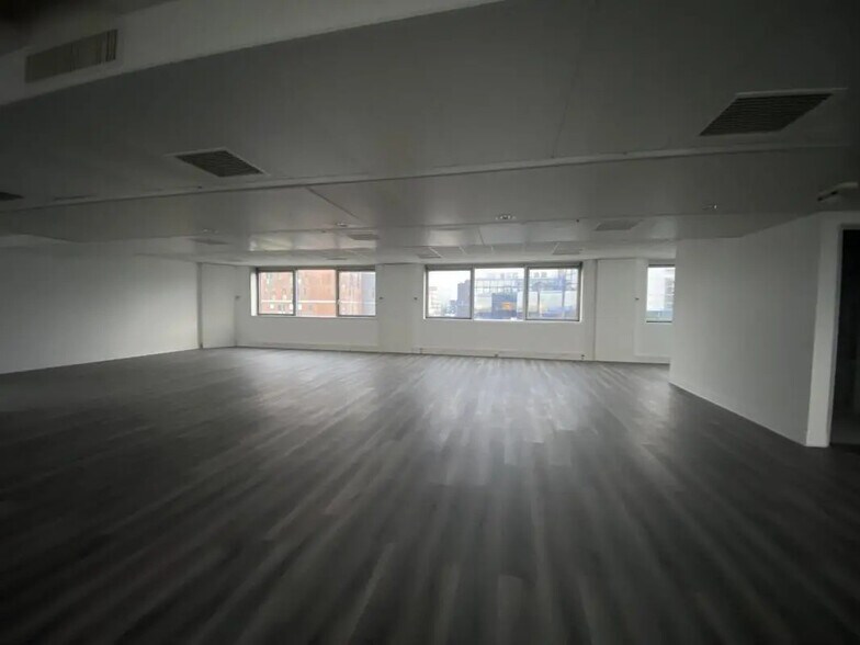 Bureau dans Noisy-le-Grand à louer - Photo du bâtiment - Image 3 de 30