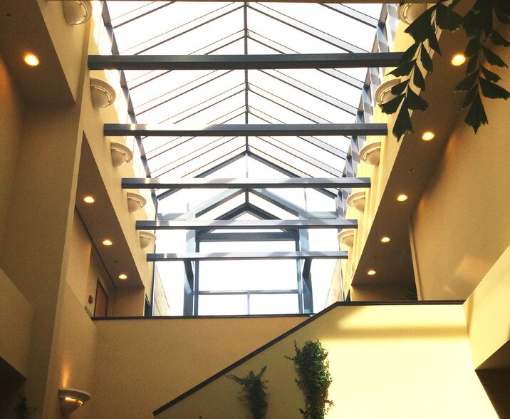 100 N Milpitas Blvd, Milpitas, CA à louer - Photo intérieure - Image 2 de 3