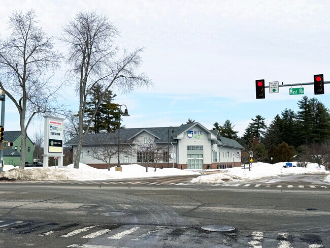 More details for 577 Mast Rd, Manchester, NH - Retail for Sale