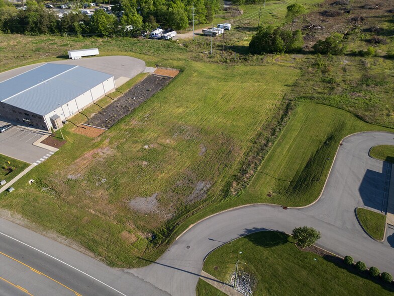 1222 S Hartmann Dr, Lebanon, TN à vendre - Photo du bâtiment - Image 2 de 4