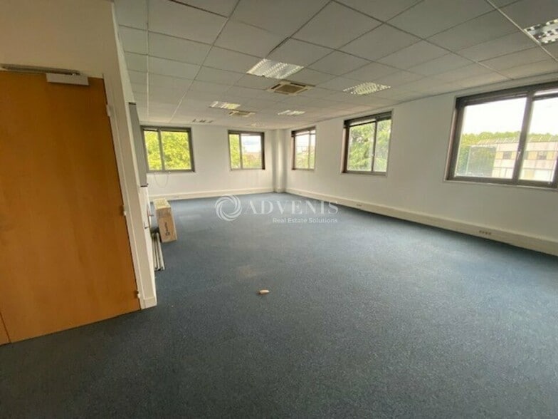 6 Rue Des Peupliers, Nanterre for lease - Interior Photo - Image 3 of 11