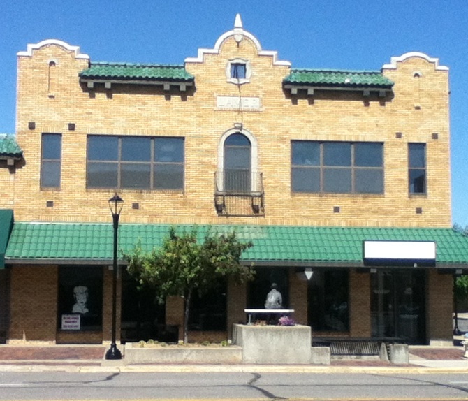 200 S Santa Fe Ave, Salina, KS à vendre - Photo du bâtiment - Image 1 de 1