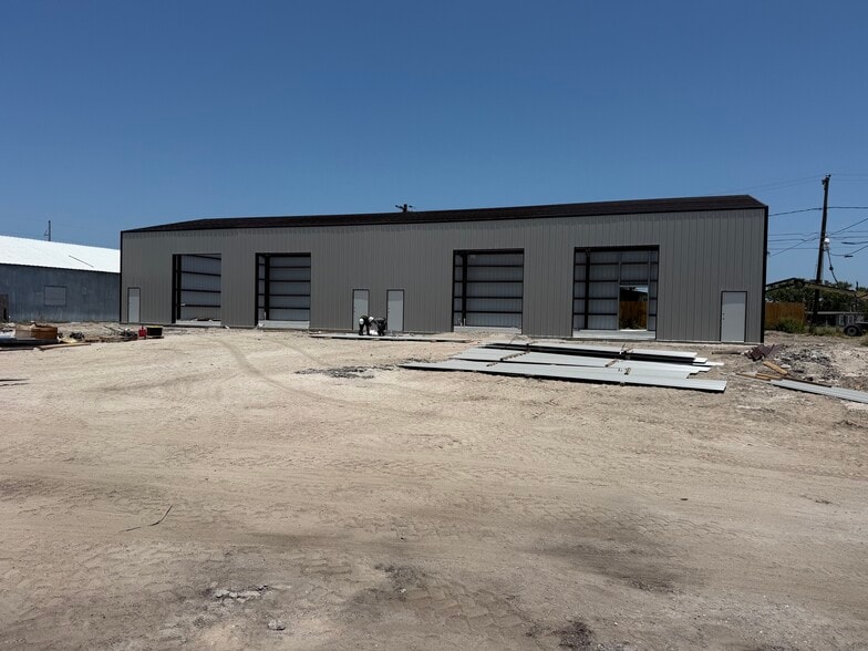 9906 S Padre Island Dr, Corpus Christi, TX for lease - Building Photo - Image 1 of 2