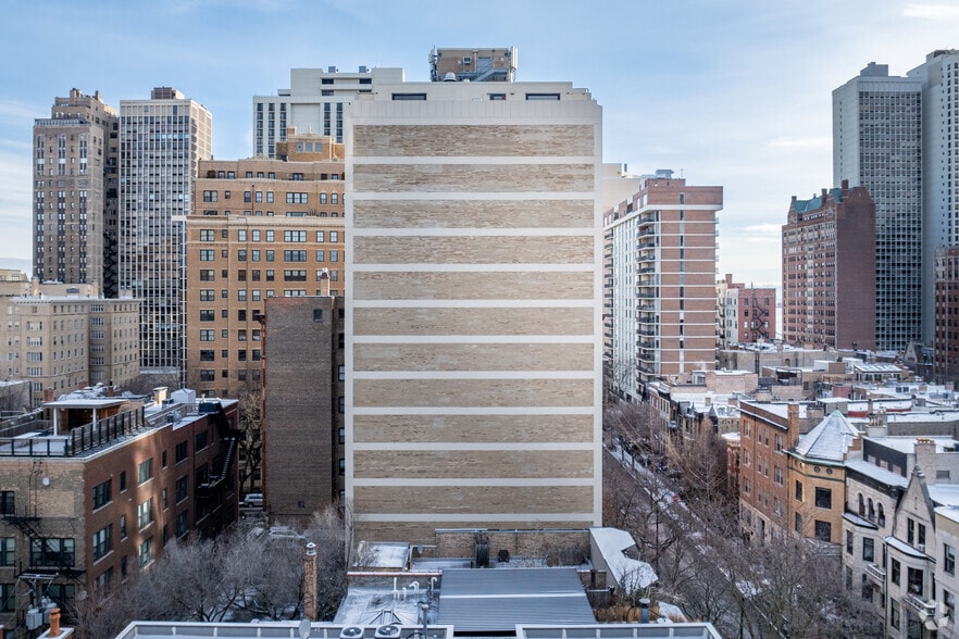 30 E Division St, Chicago, IL for lease - Building Photo - Image 2 of 7
