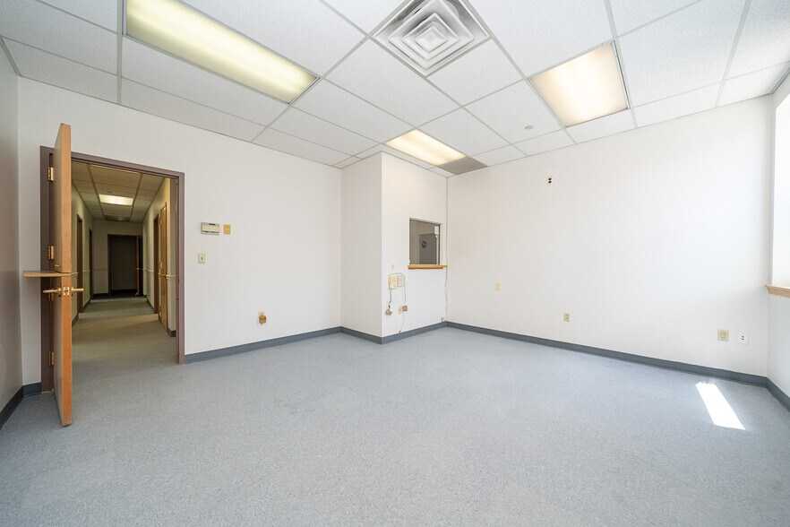 1310 5th St, North Bergen, NJ à louer - Photo du bâtiment - Image 3 de 28