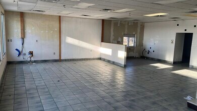 510 W Cemetary Ave, Chenoa, IL for lease Building Photo- Image 1 of 4