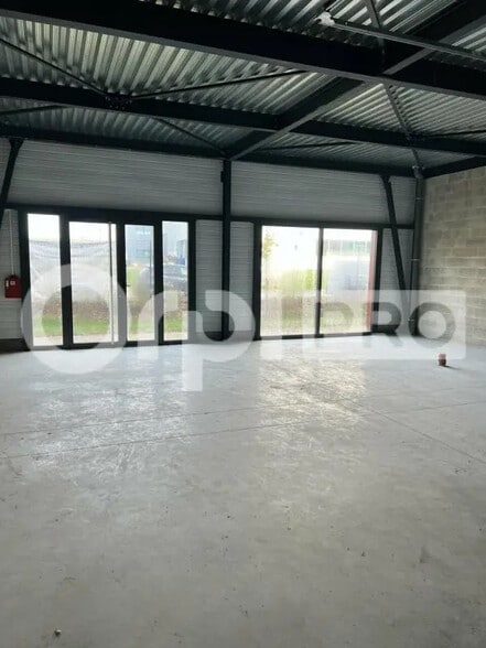 Industrial in Marcoussis for sale - Interior Photo - Image 2 of 5