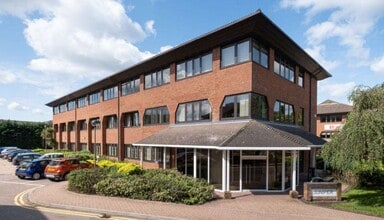 The Drive, Great Warley à louer Photo du bâtiment- Image 1 de 3