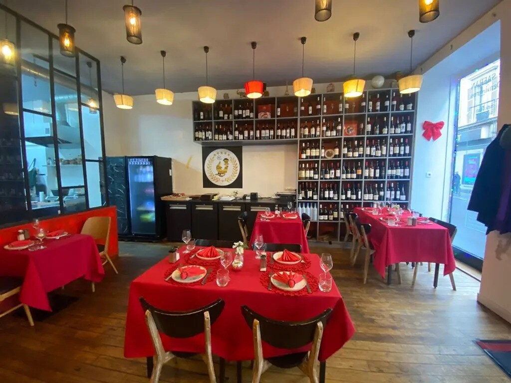 Retail in Paris for lease Interior Photo- Image 1 of 11