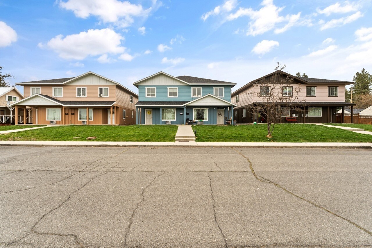 308-318 W 3rd St, Cheney, WA à vendre Photo principale- Image 1 de 44