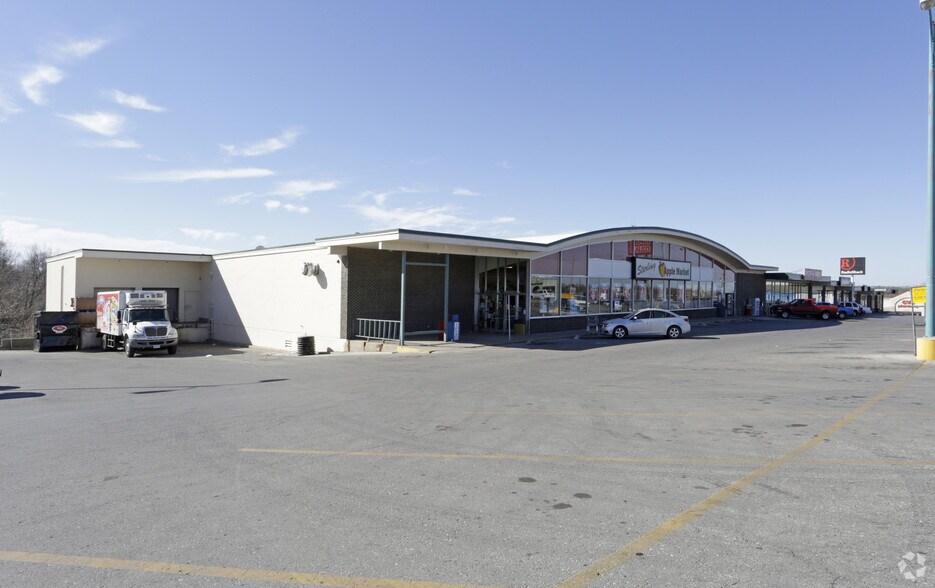 11200-11215 E 24 Hwy, Independence, MO à louer - Photo du bâtiment - Image 2 de 3
