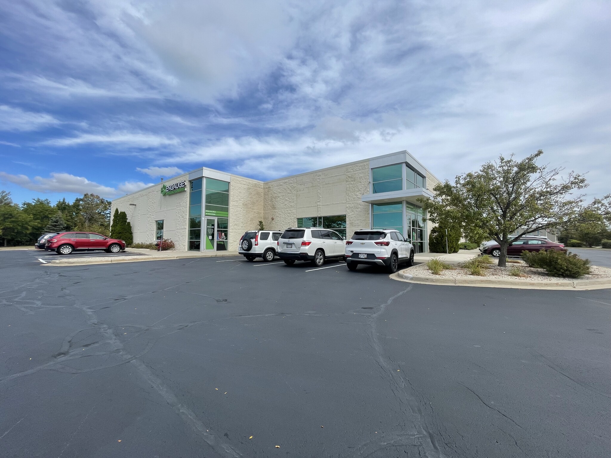 N59W13500 Manhardt Dr, Menomonee Falls, WI for lease Primary Photo- Image 1 of 13