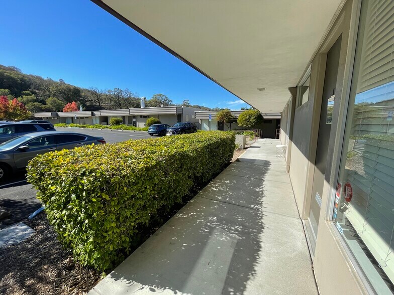 1615 Hill Rd, Novato, CA à vendre - Photo du bâtiment - Image 3 de 13