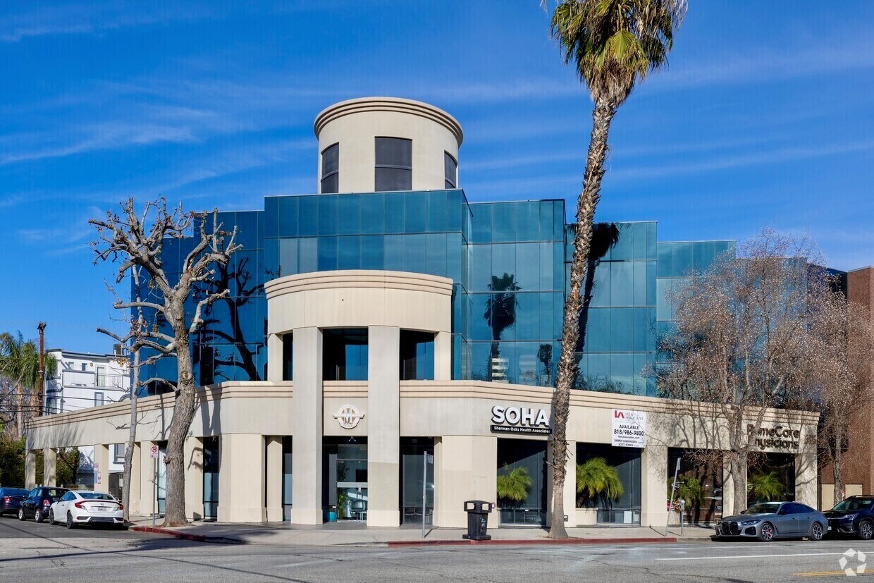 13425 Ventura Blvd, Sherman Oaks, CA for lease Primary Photo- Image 1 of 3