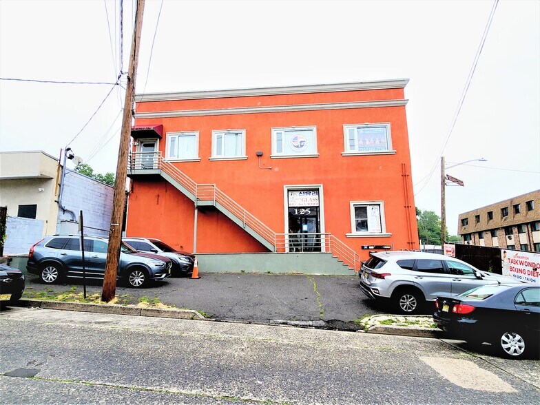 125 E Columbia Ave, Palisades Park, NJ à vendre - Photo du bâtiment - Image 3 de 5