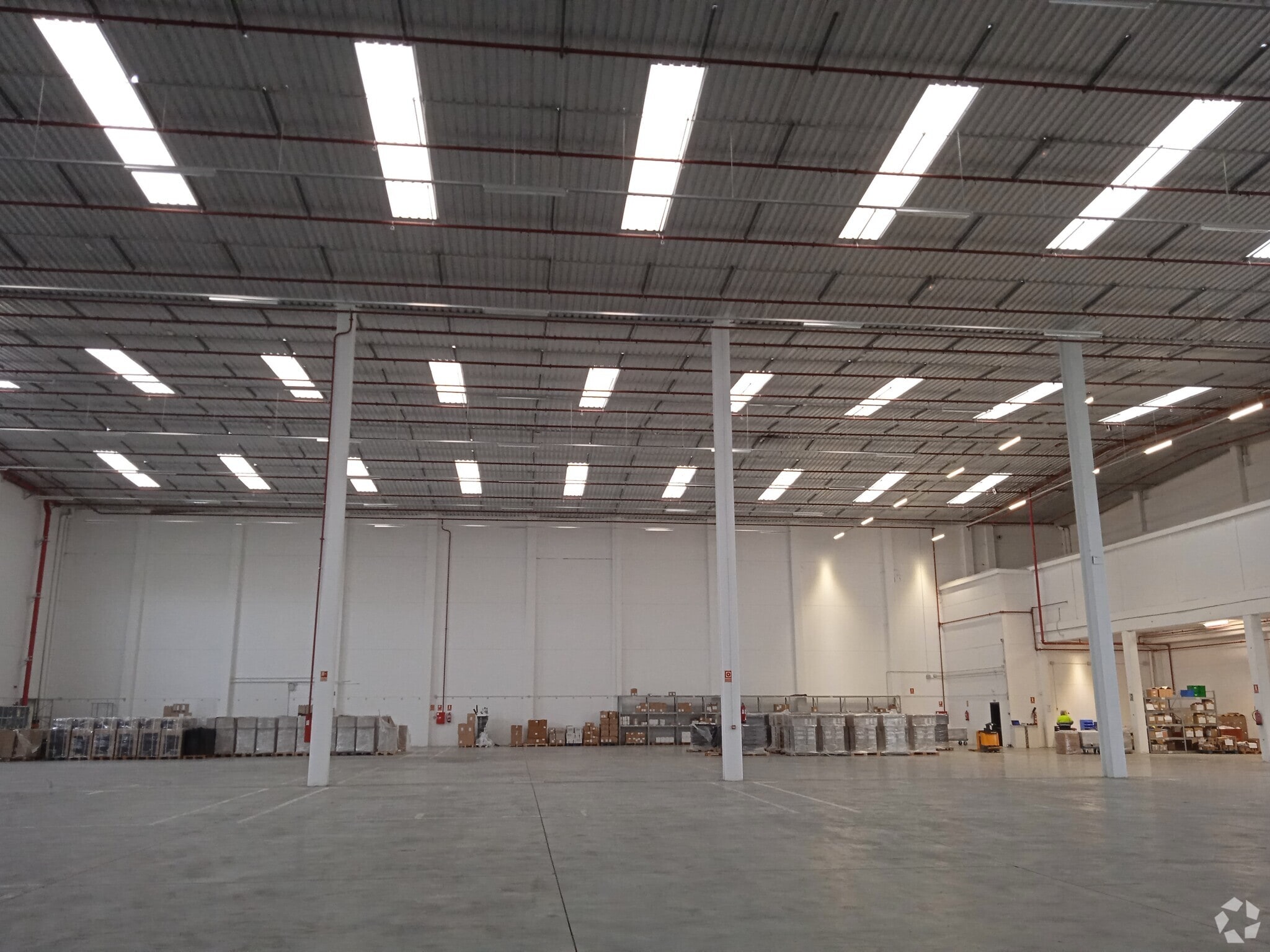 Calle Pedro Duque, 5, Daganzo de Arriba, Madrid for lease Interior Photo- Image 1 of 4