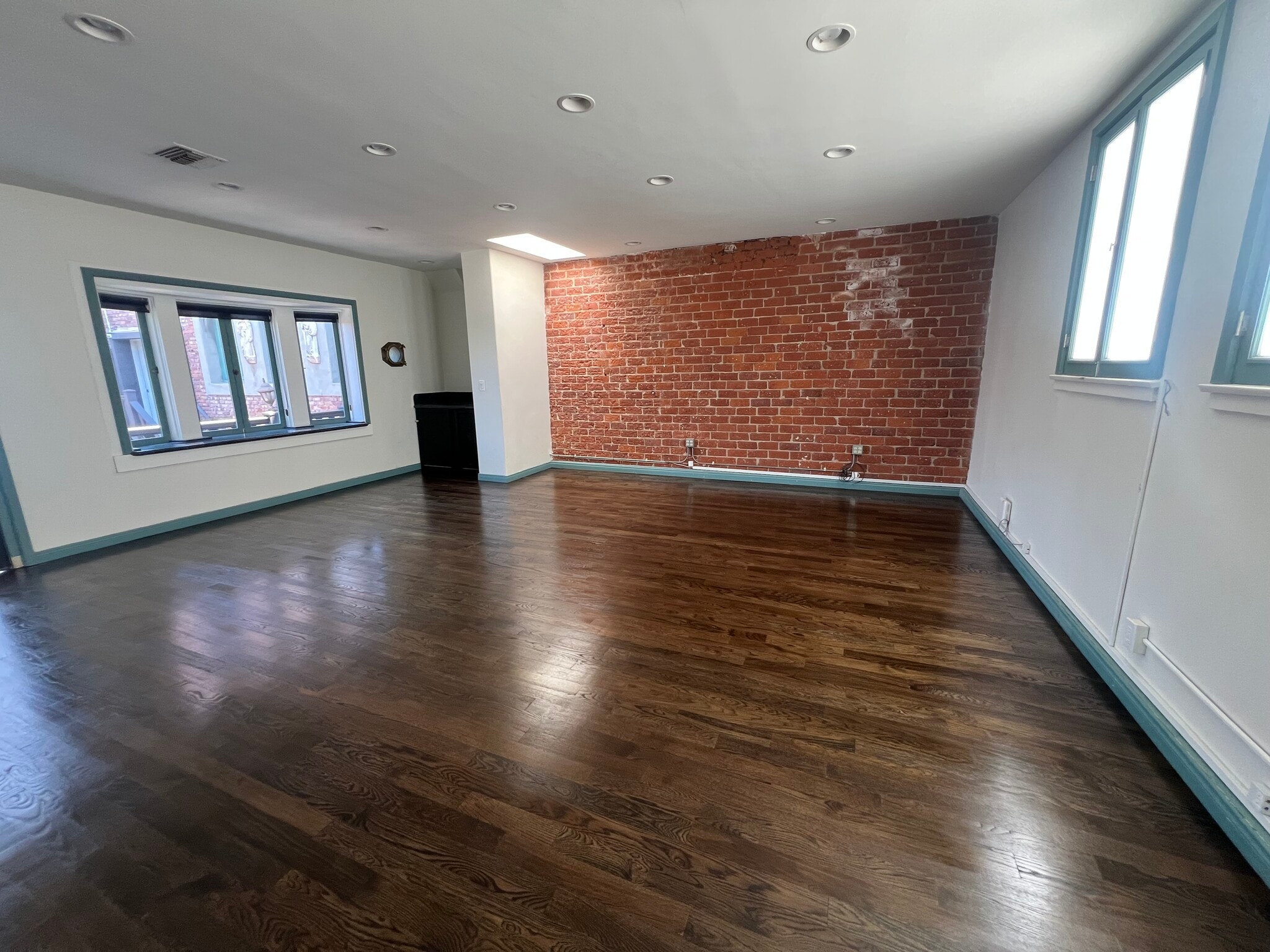 7415-7427 Beverly Blvd, Los Angeles, CA for lease Interior Photo- Image 1 of 1
