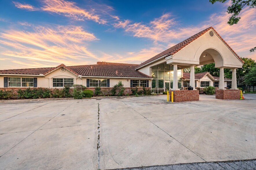 10002 Camino Bandera, San Antonio, TX for sale - Primary Photo - Image 1 of 76