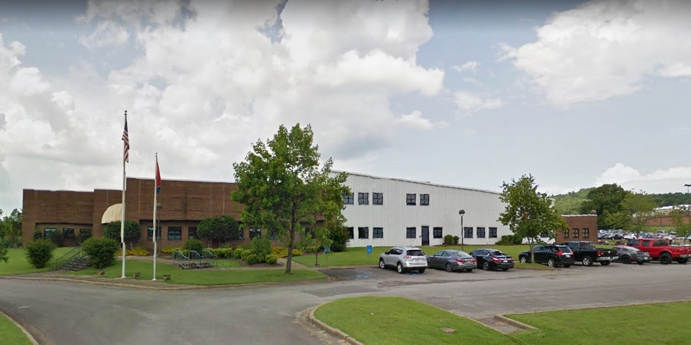 260 Bennett Dr, Pulaski, TN à louer - Photo du bâtiment - Image 2 de 7