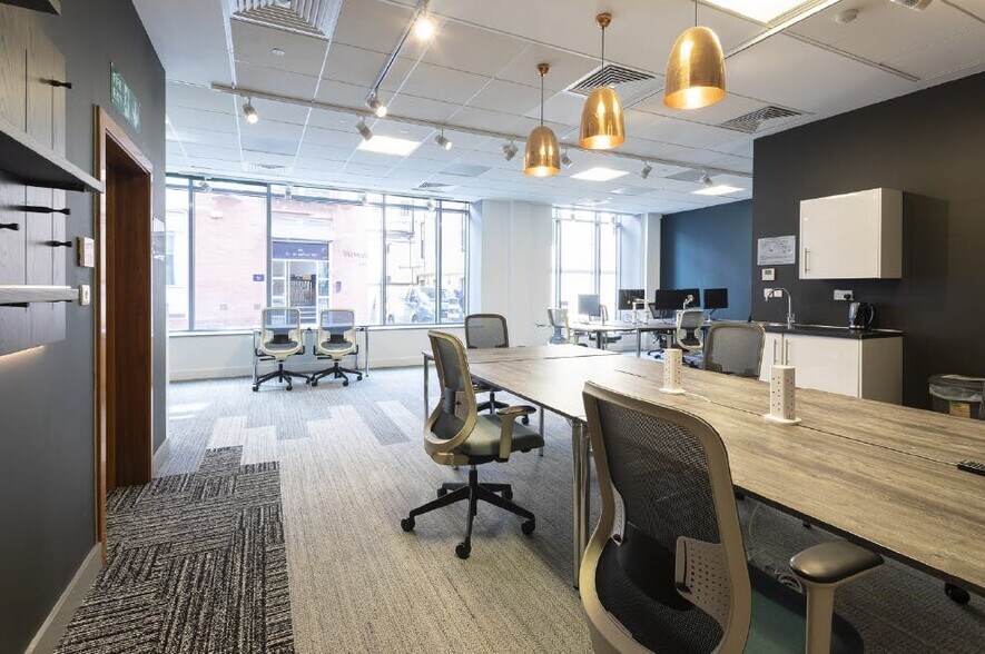 106-109 Saffron Hl, Londres à vendre - Photo du bâtiment - Image 3 de 5