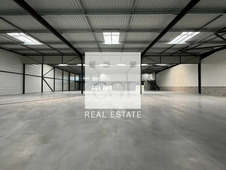 4 Impasse Joséphine Baker, Saint-Laurent-de-Mure for lease - Interior Photo - Image 3 of 15