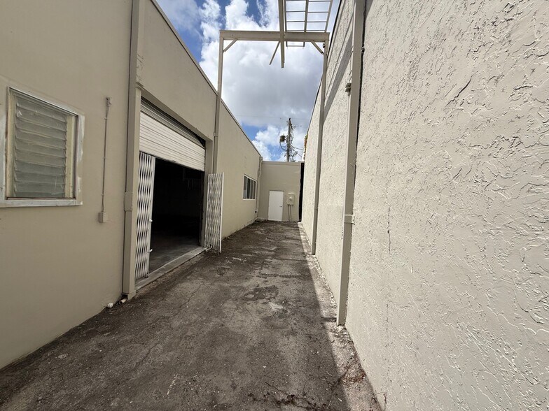 14020 NW 19th Ave, Miami, FL à vendre - Photo du bâtiment - Image 2 de 29
