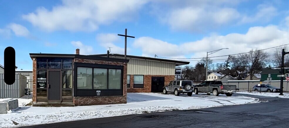 909 Oswego St, Utica, NY à vendre - Photo du bâtiment - Image 2 de 12