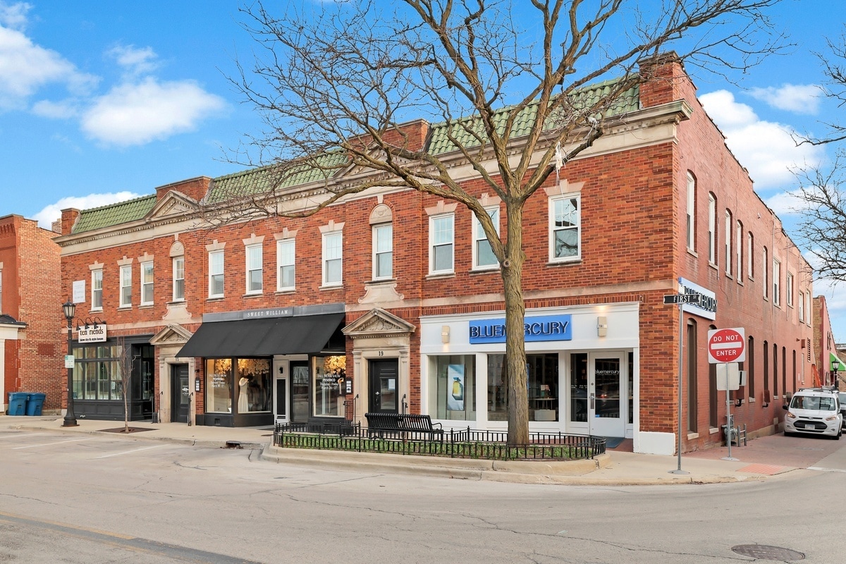 11-21 E 1st St, Hinsdale, IL for lease Building Photo- Image 1 of 10