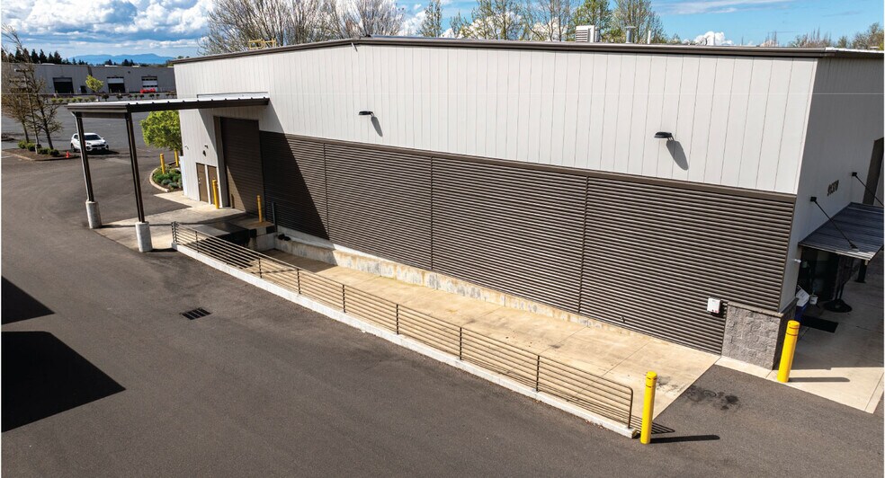 91370 N Coburg Industrial Way, Coburg, OR à louer - Photo du bâtiment - Image 3 de 9
