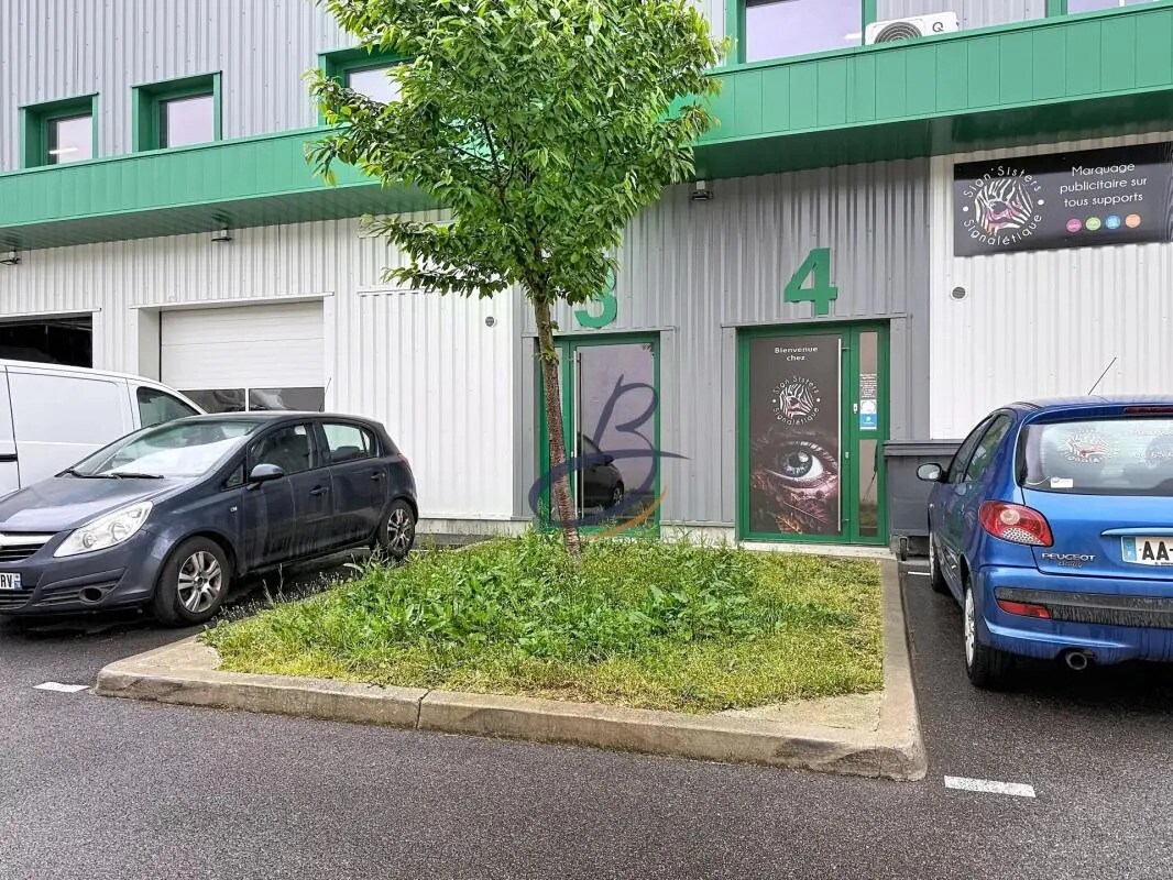 Flex in Saint-Quentin-Fallavier for lease Building Photo- Image 1 of 11
