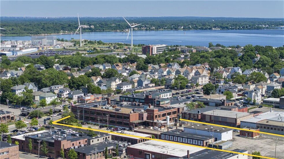 735 Allens Ave, Providence, RI à vendre - Photo du bâtiment - Image 2 de 16