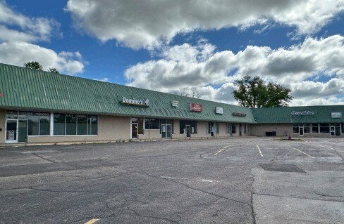 300-320 Wolf River Plz, New London, WI à louer - Photo du bâtiment - Image 2 de 15