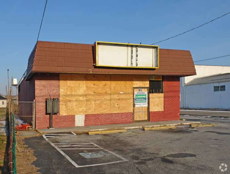 63 E Main St, Penns Grove, NJ à vendre - Photo du bâtiment - Image 2 de 2