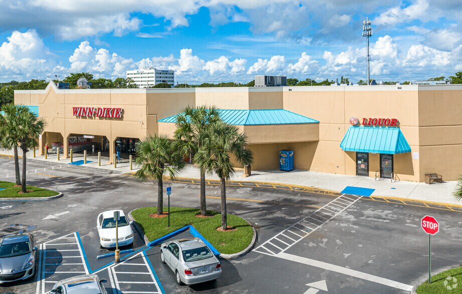 5061-5195 W Atlantic Ave, Delray Beach, FL à louer - Photo du bâtiment - Image 2 de 16