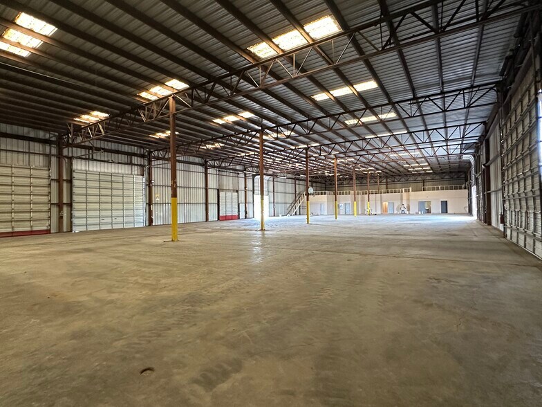 6443 State Highway 359, Laredo, TX à louer - Photo du bâtiment - Image 2 de 3
