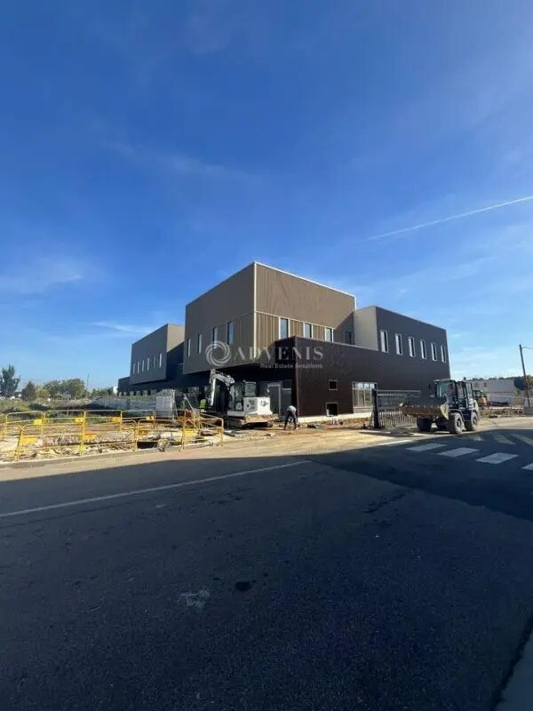 Flex in Buchelay for sale Building Photo- Image 1 of 9