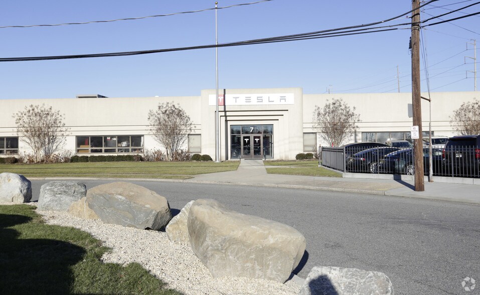 7 Aerial Way, Syosset, NY à louer - Photo principale - Image 2 de 6