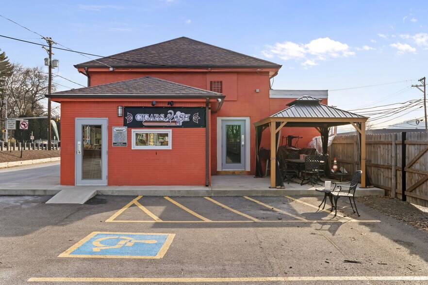 99 Ohio River Blvd, Leetsdale, PA à vendre - Photo du bâtiment - Image 2 de 30