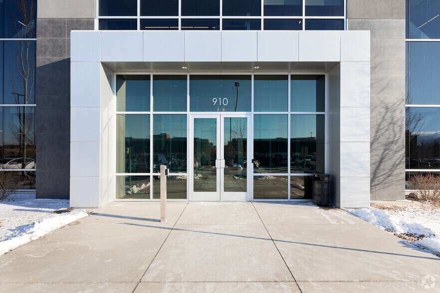 910 W Legacy Center Way, Midvale, UT à louer - Photo du bâtiment - Image 3 de 5