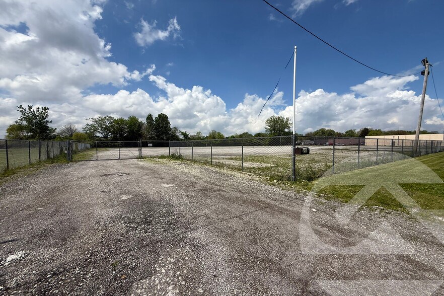 5105 Tractor Rd, Toledo, OH à louer - Photo du bâtiment - Image 1 de 3