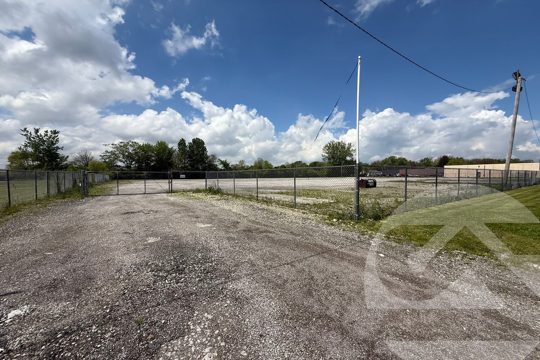 5105 Tractor Rd, Toledo, OH à louer Photo du bâtiment- Image 1 de 4