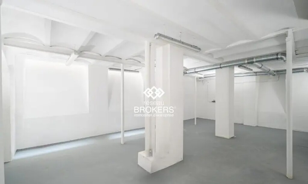 Office/Retail in Lyon for lease Interior Photo- Image 1 of 1