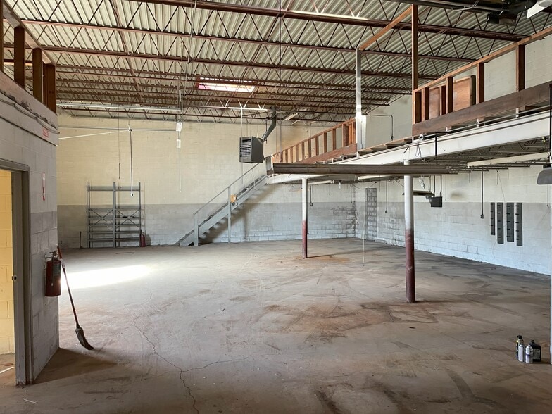 4780 Briar Rd, Cleveland, OH à louer - Photo du bâtiment - Image 3 de 7